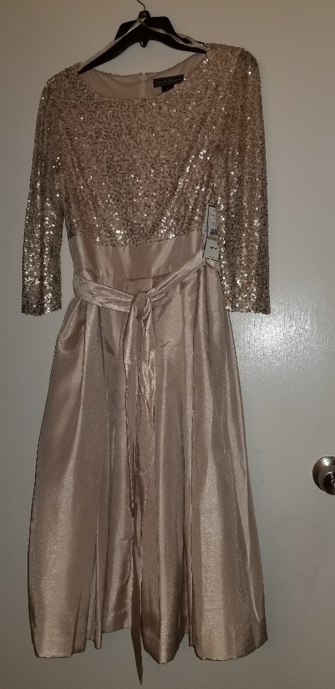 Jessica Howard Champagne dress